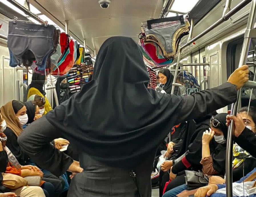 “نام اثر: مترو تهران
عکاس ناشن …
