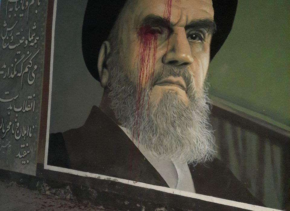 تصویر جدید #خمینی روی دیوار ‘س …
